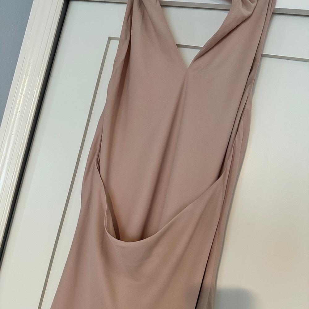 Show me your Mumu Jasmine Maxi in Champagne Luxe Satin Size XS - Picture 4 of 9